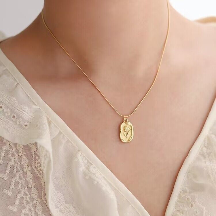 Romantic Tulip Musk Necklace