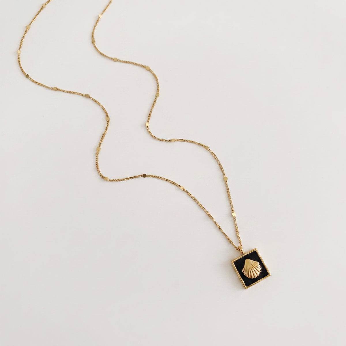 Artful Black Oyster Square Necklace