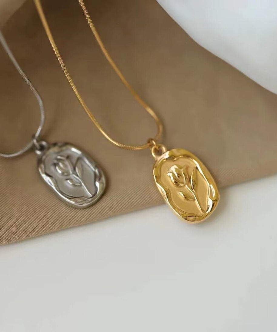 Romantic Tulip Musk Necklace