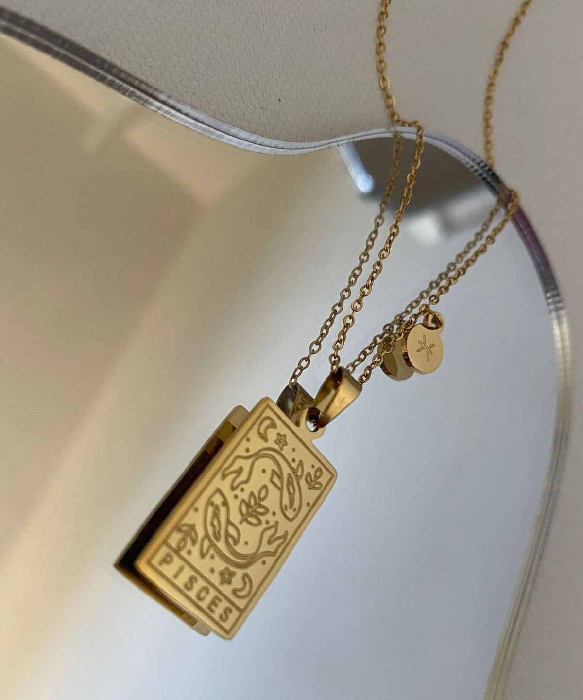 Constellation Engraved Clavicle Necklace