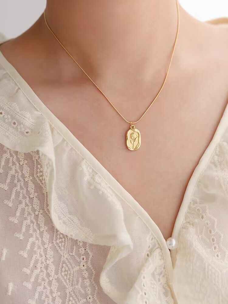 Romantic Tulip Musk Necklace