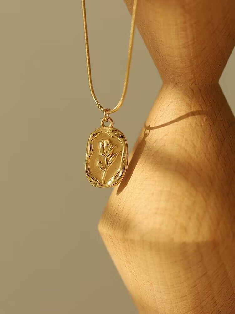 Romantic Tulip Musk Necklace