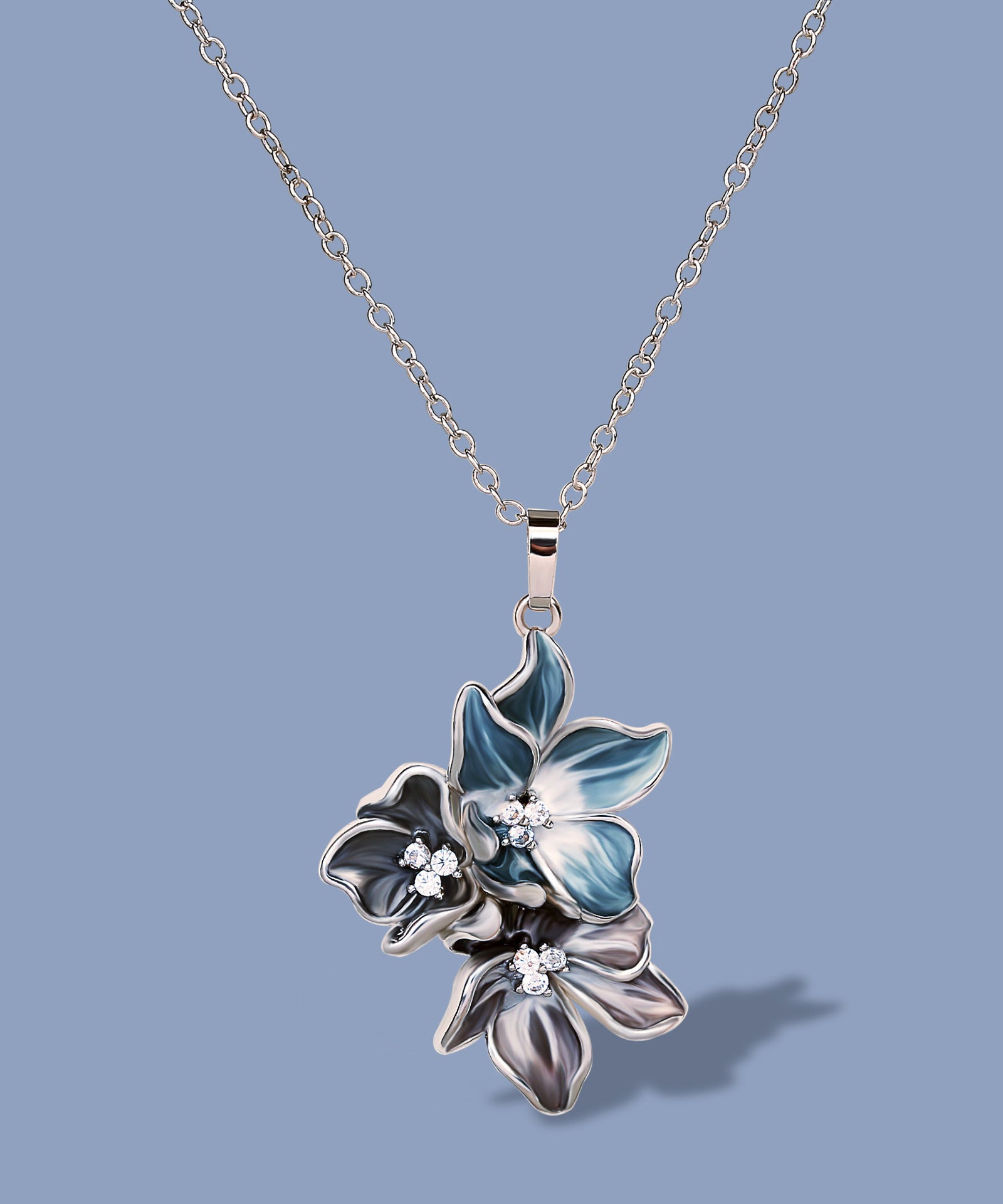 Light-catching Flower Necklace