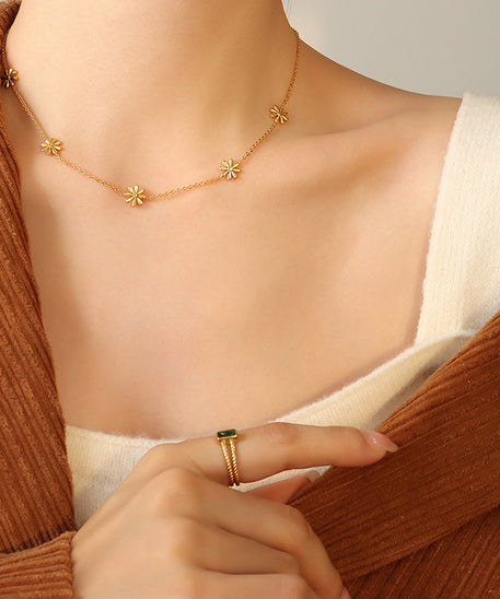 8 Petal Flower Necklace