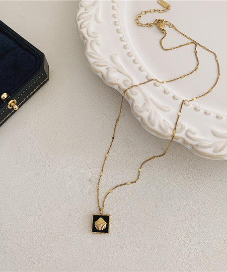 Artful Black Oyster Square Necklace