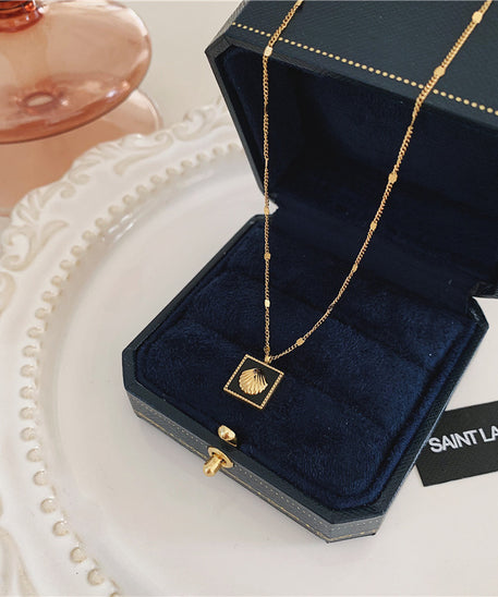 Artful Black Oyster Square Necklace