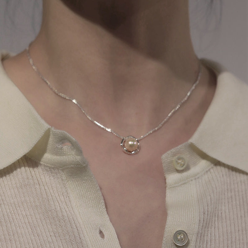 Gleaming Pearl Ripple Necklace