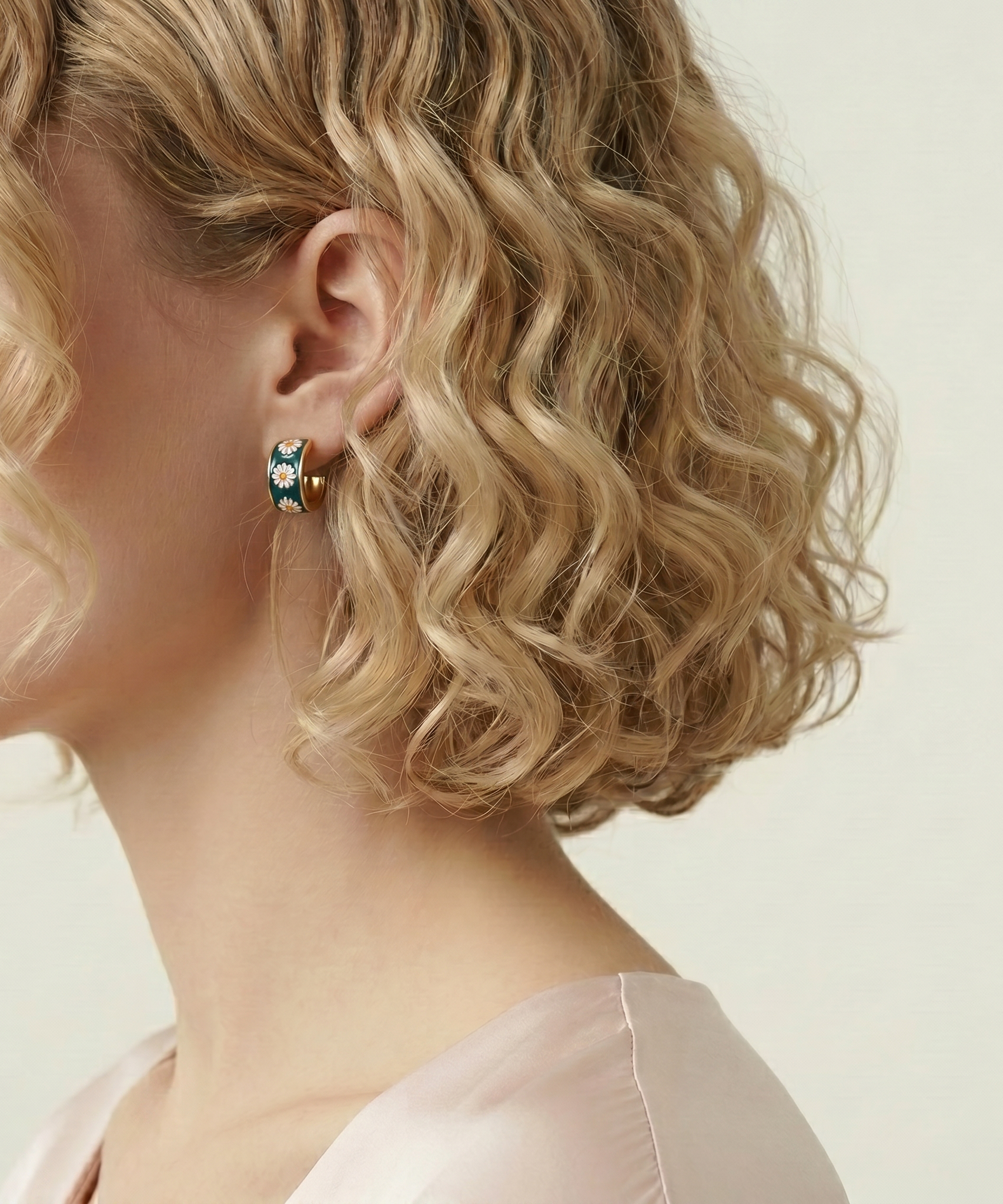 Sublime Vintage Daisy Earrings