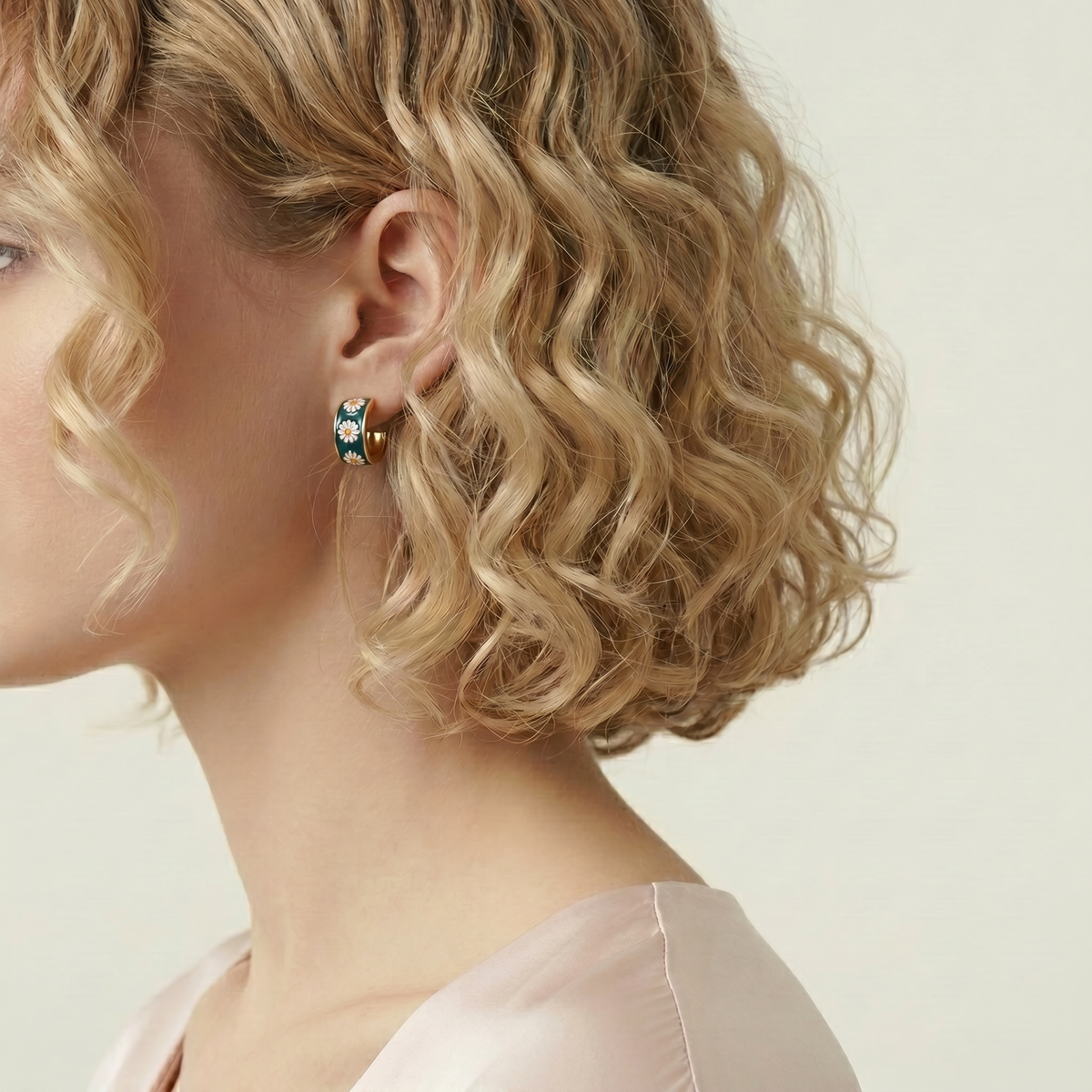Sublime Vintage Daisy Earrings