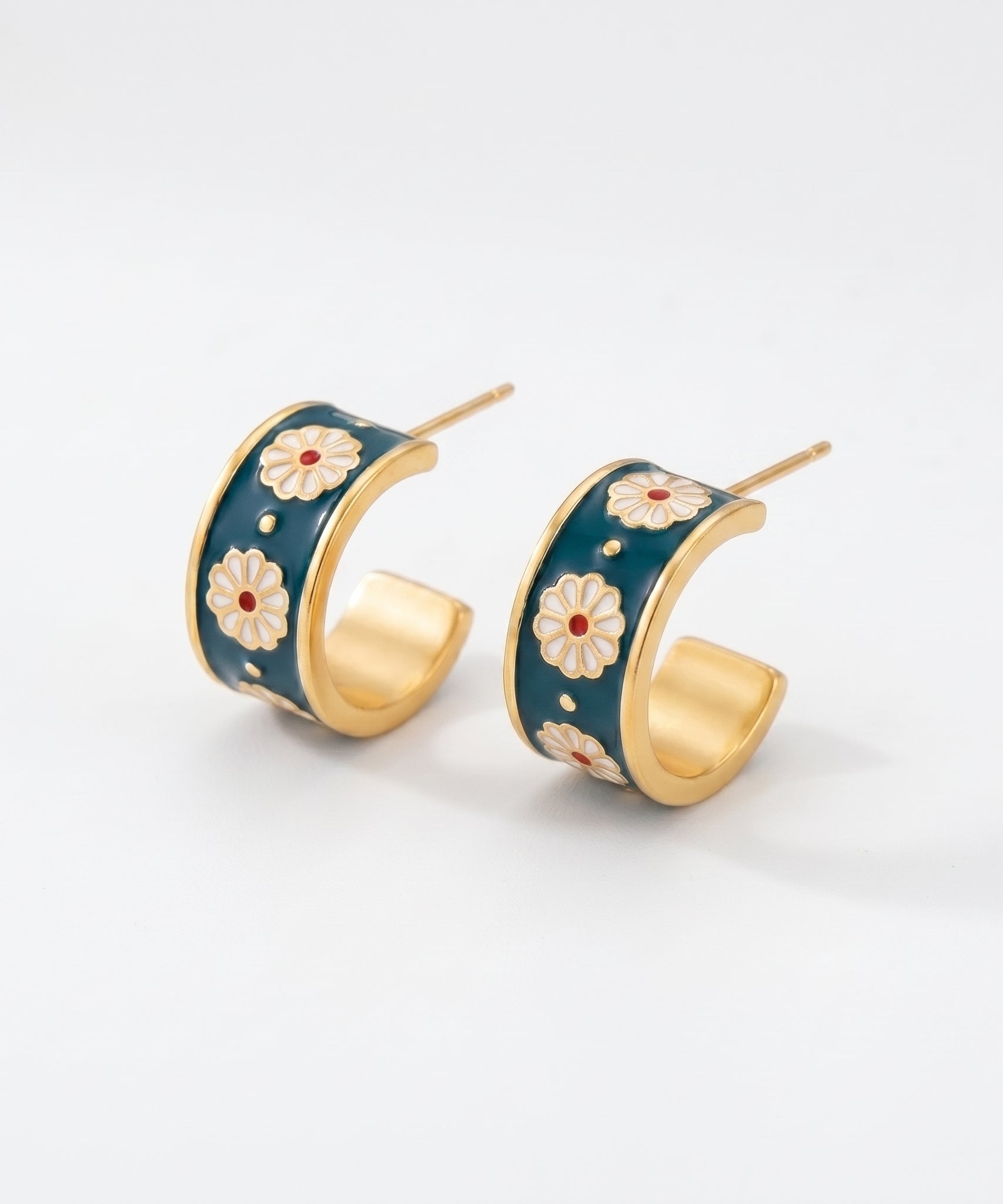 Sublime Vintage Daisy Earrings