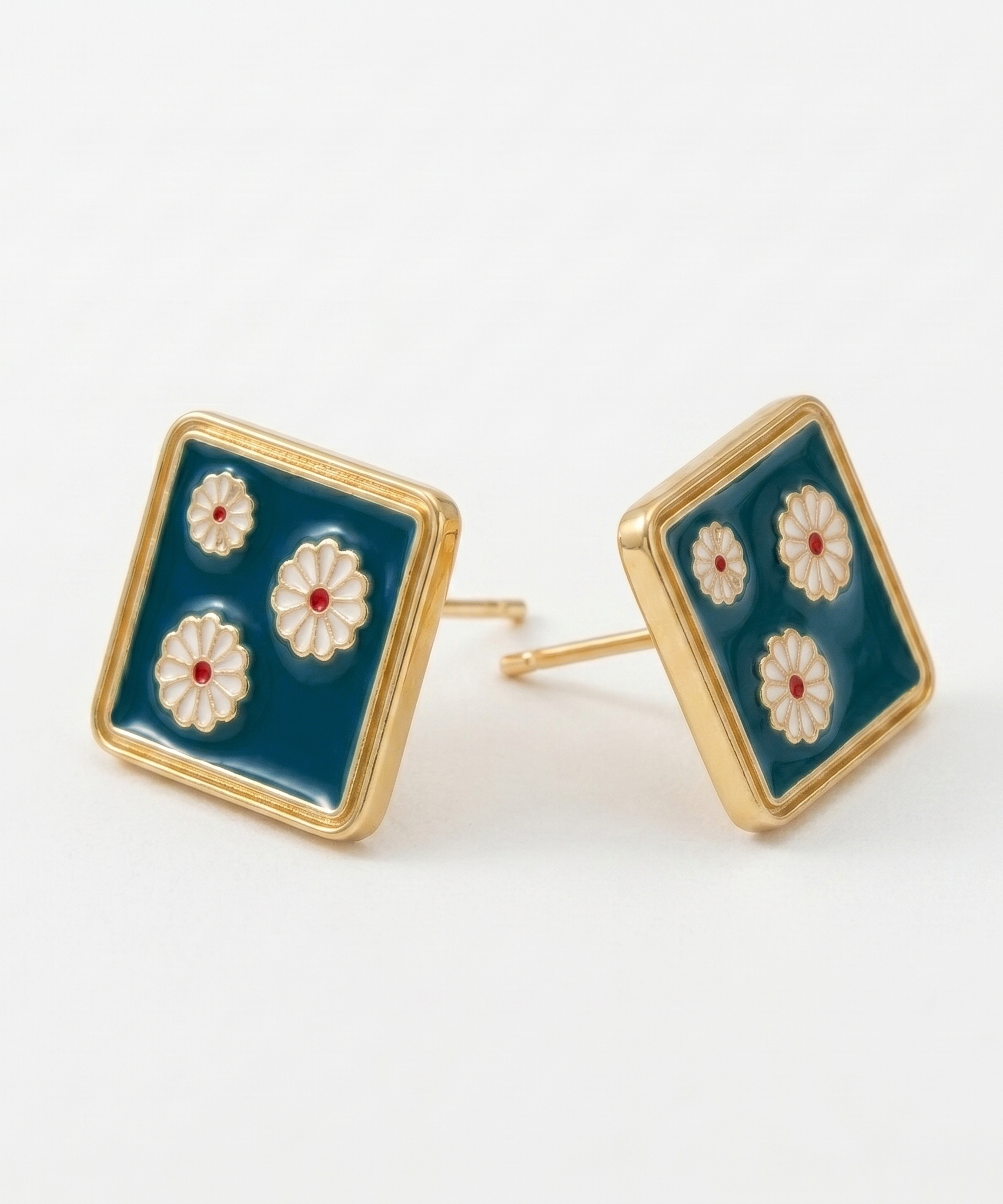 Sublime Vintage Daisy Earrings