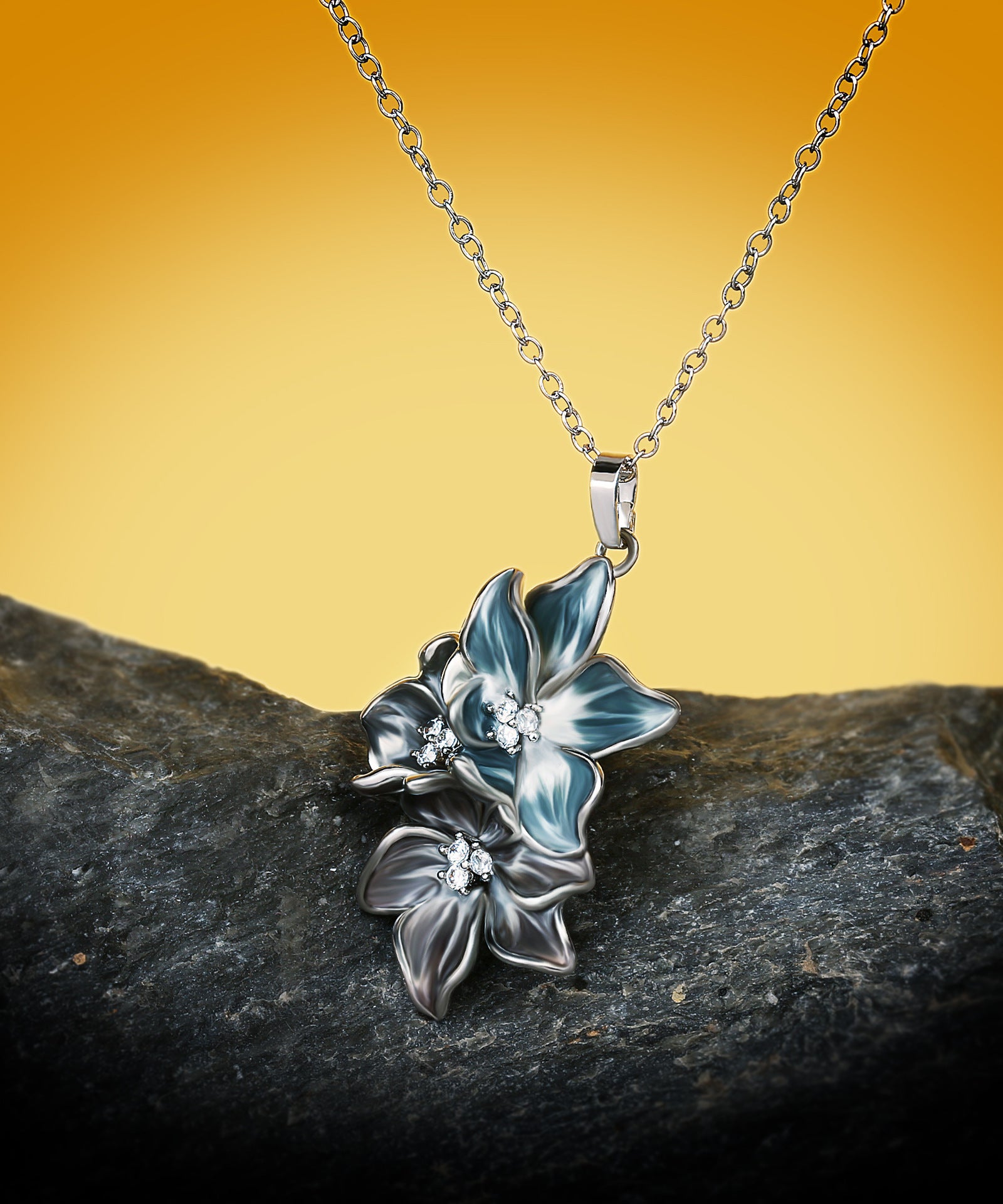 Light-catching Flower Necklace
