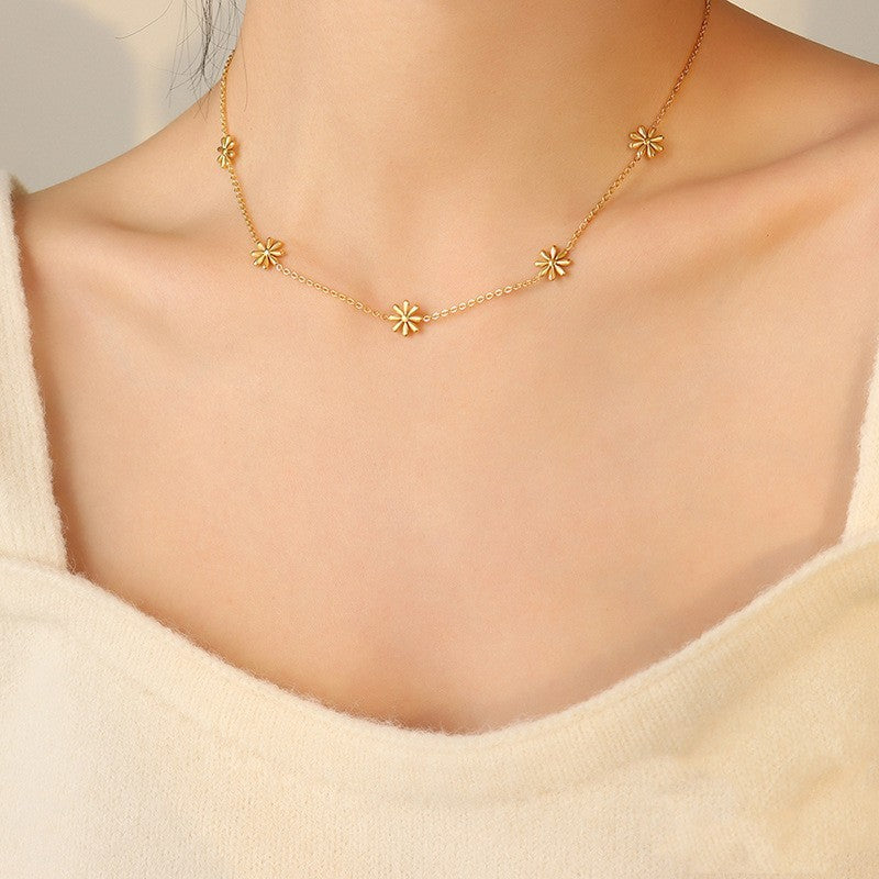 8 Petal Flower Necklace