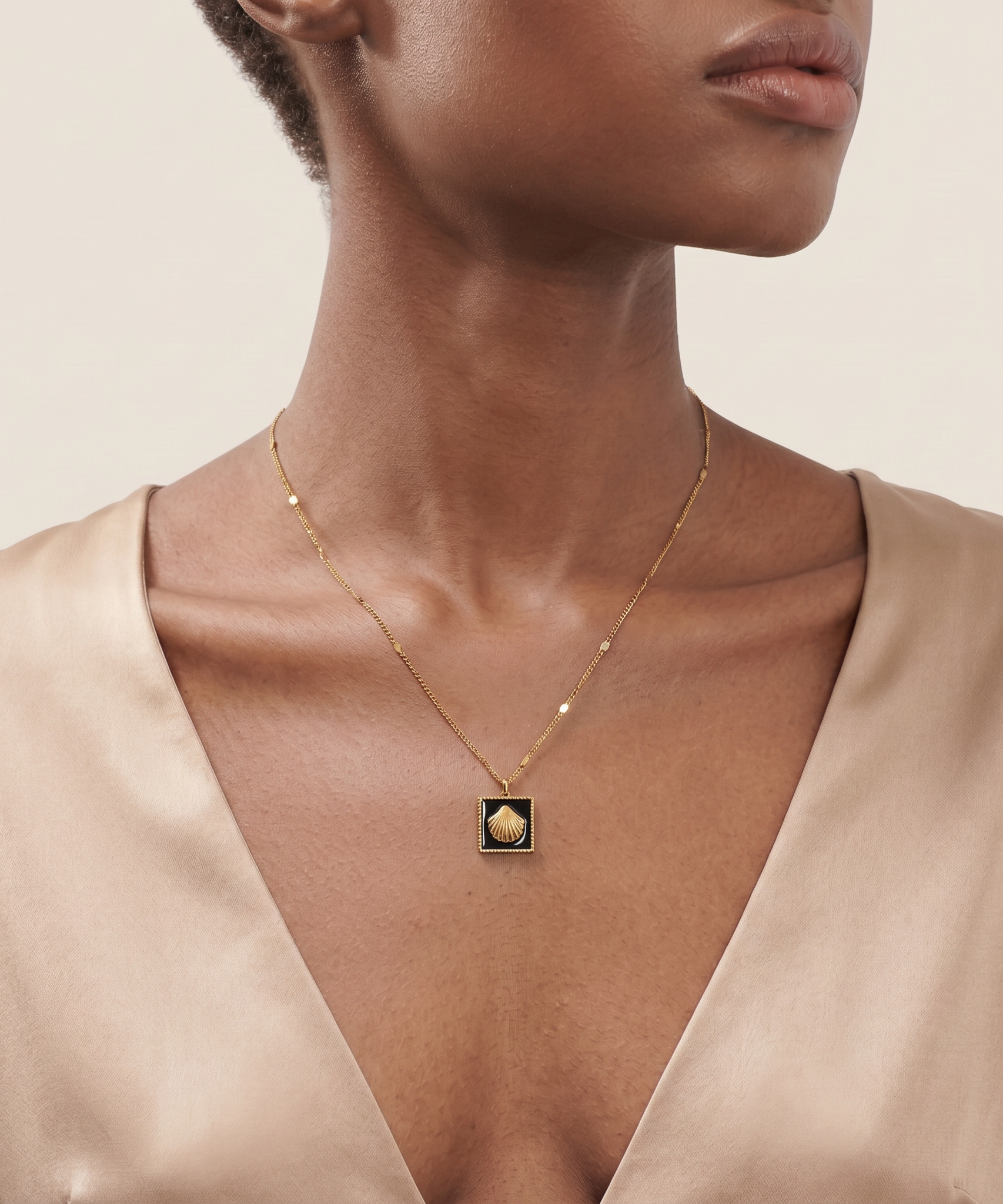 Artful Black Oyster Square Necklace