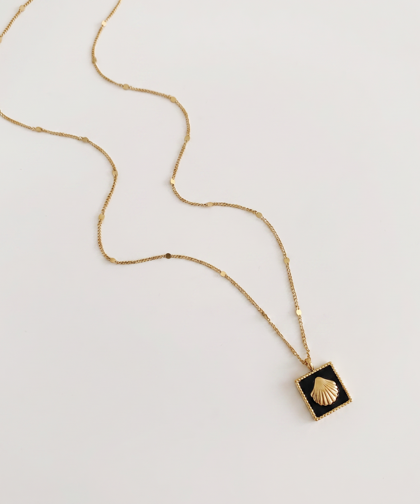 Artful Black Oyster Square Necklace