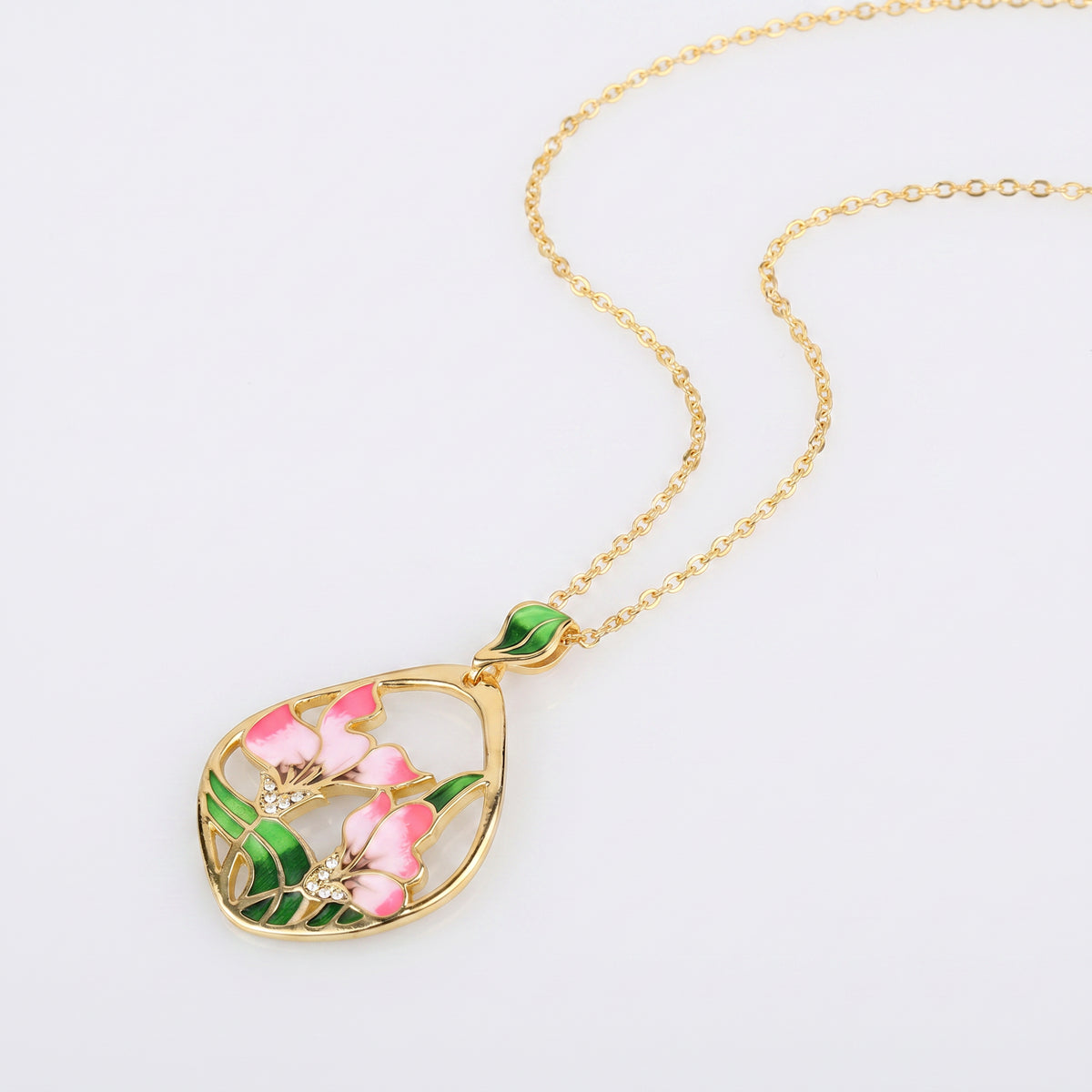 Leafy Spring Time Necklace